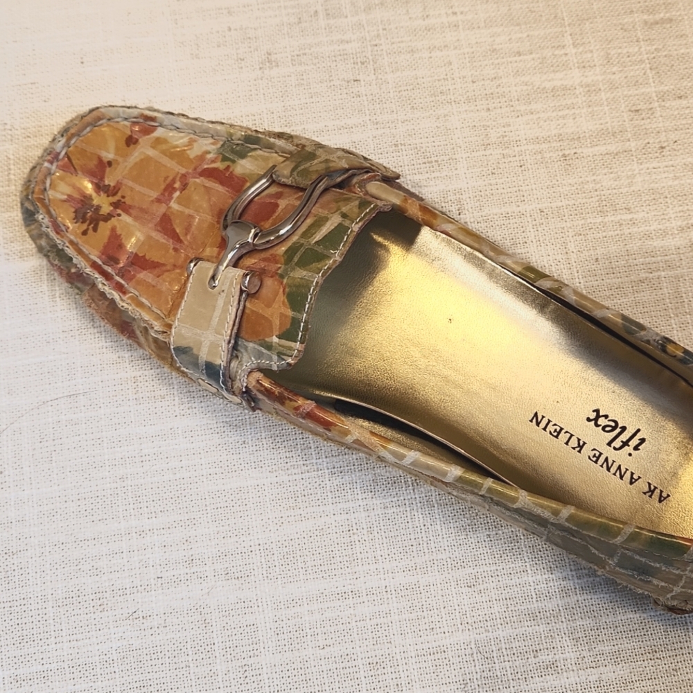 Anne Klein Vibrant Floral Driving Moccasins/Loafers - Picture 3 of 3